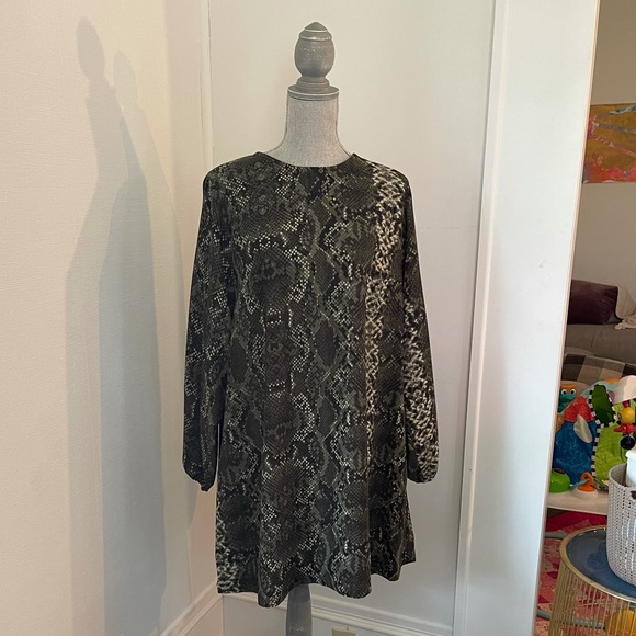 H&M dress - Picture 2 of 5